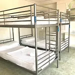 Somo Surfskate Bed & Breakfast *